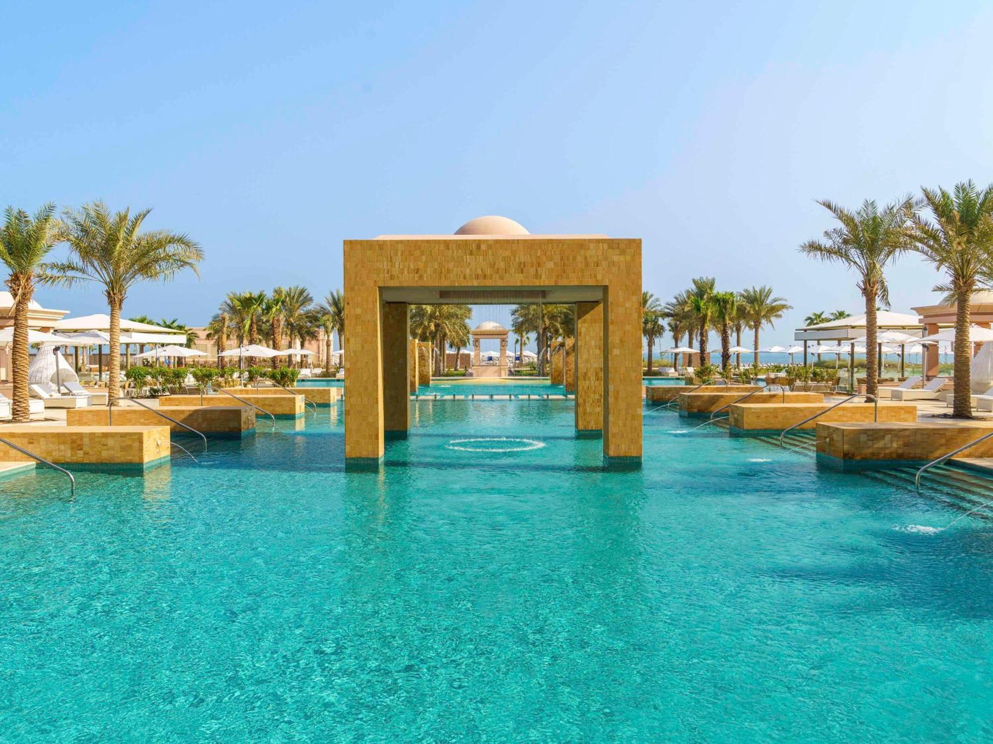 Rixos Marina Abu Dhabi Hotell Exteriör bild